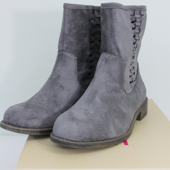 SOLD New Gray Faux Suede Ankle Cut-Out Boot 6.5 M - Picture 7 of 8